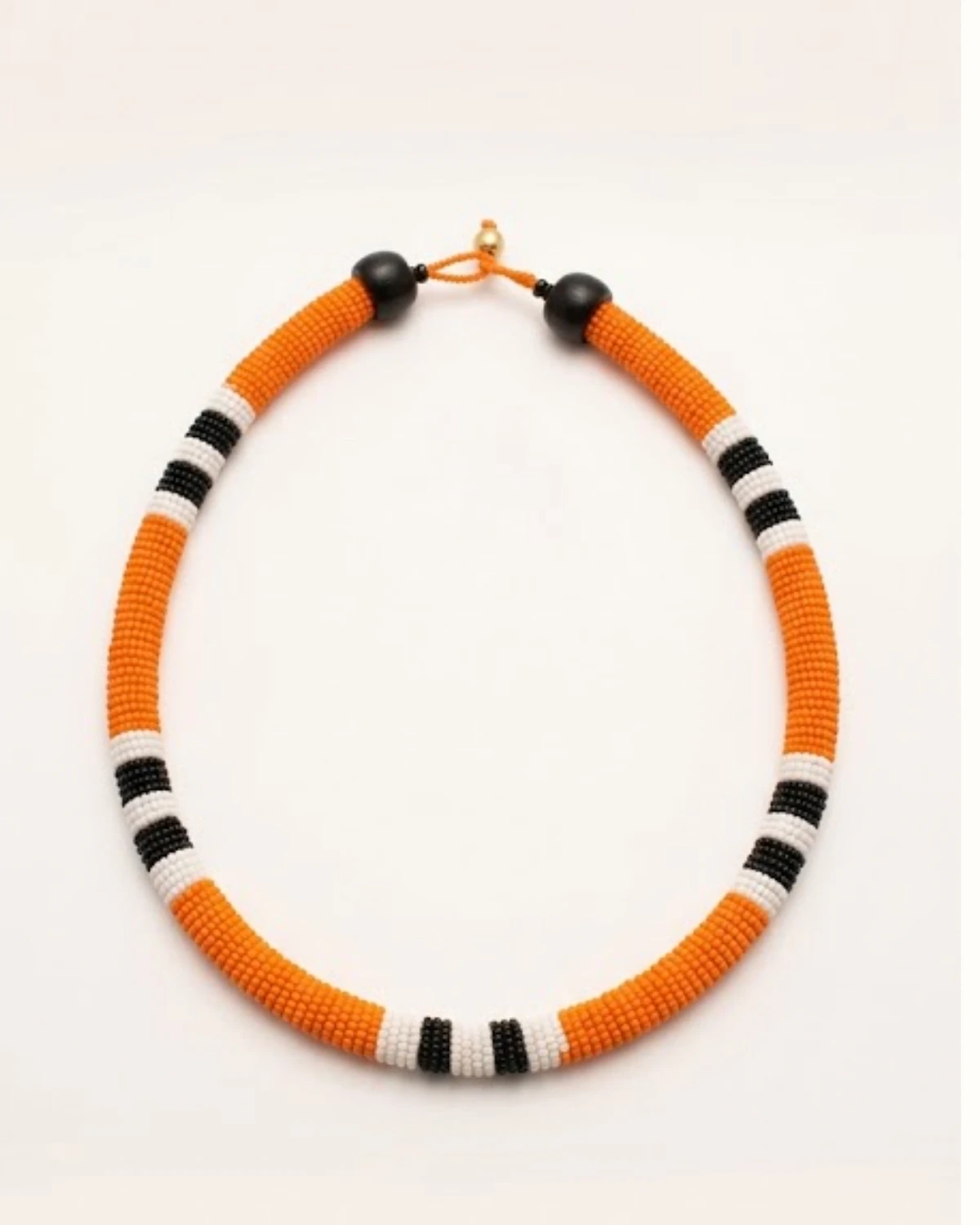Colar Cobra Coral Kuikuro Laranja  – Artesanato Indígena do Alto Xingu