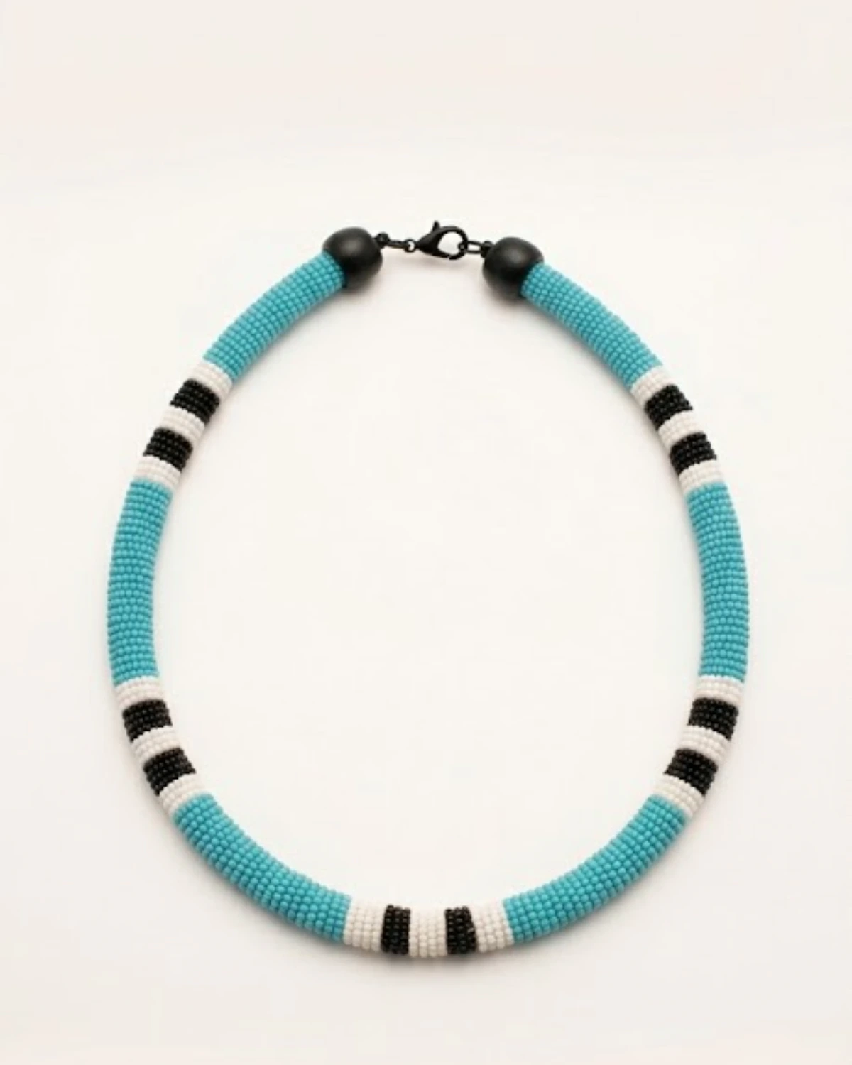 Colar Cobra Coral Kuikuro  Azul – Artesanato Indígena do Alto Xingu
