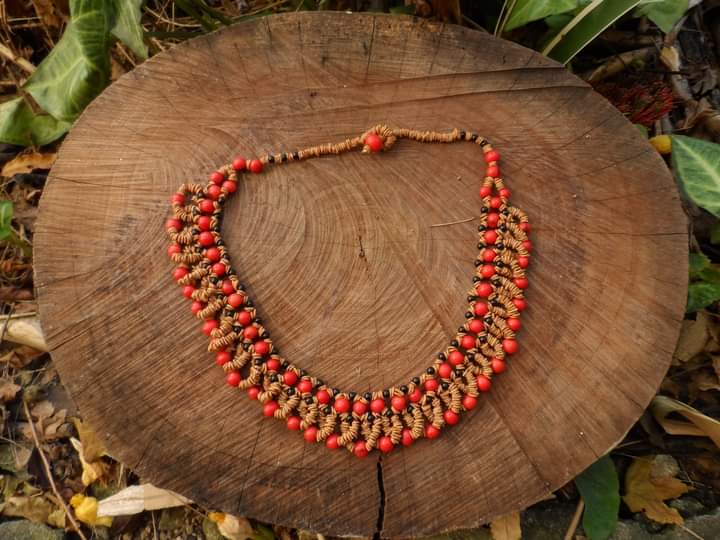 Colar Ticuna de Sementes Vermelhas e Trançado Natural miniatura 2